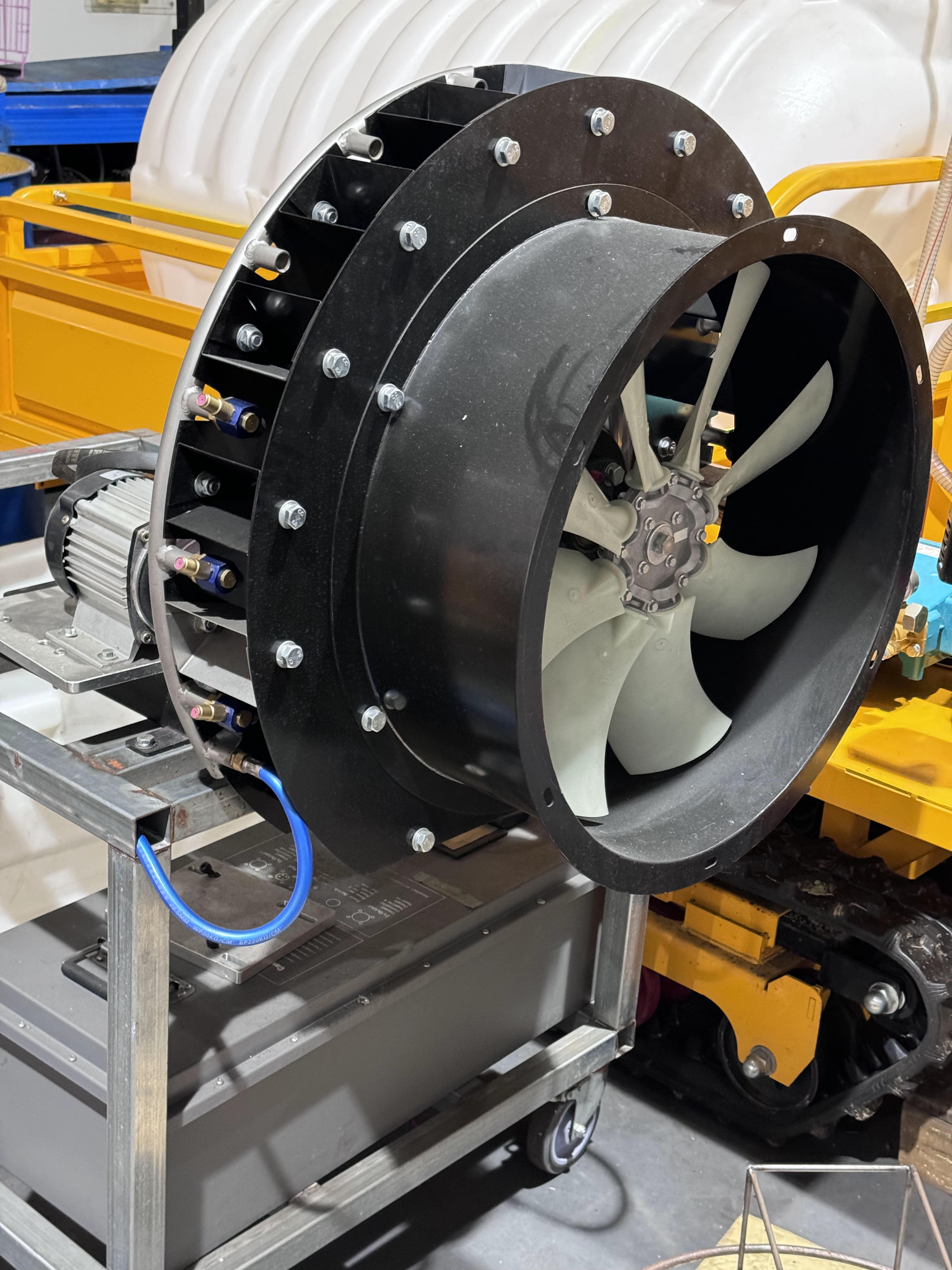 Air-assisted fan and nozzle detail on PL-FZ1000