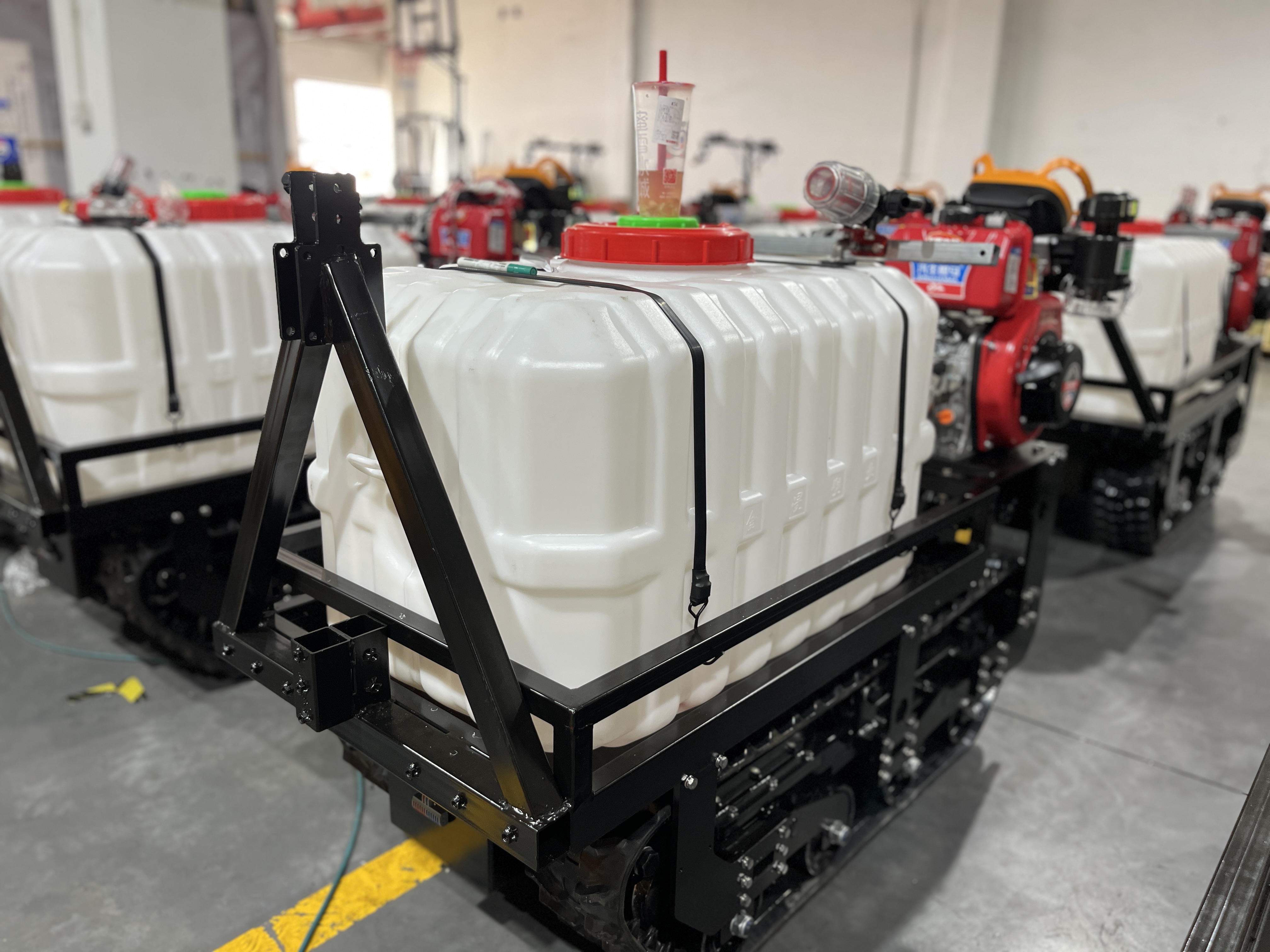PL-BB500 compact remote-controlled crawler sprayer